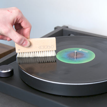 Brosse pour disques vinyles en poils de chèvre (usage sec et humide)
